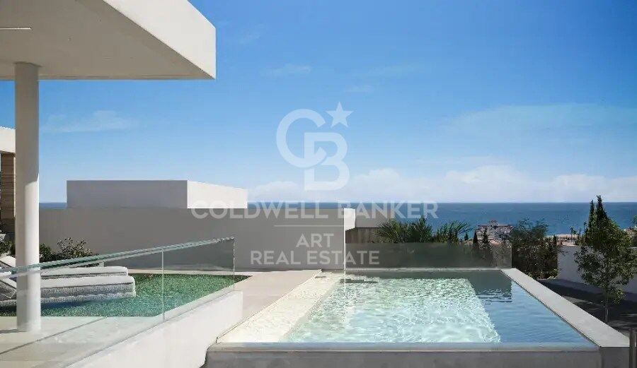 Exclusive villas with sea views in Estepona