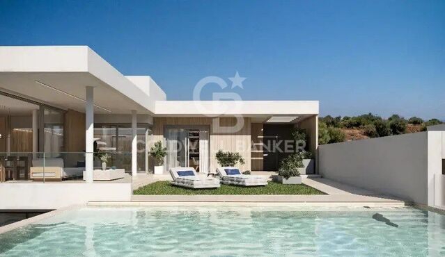 Exclusive villas with sea views in Estepona