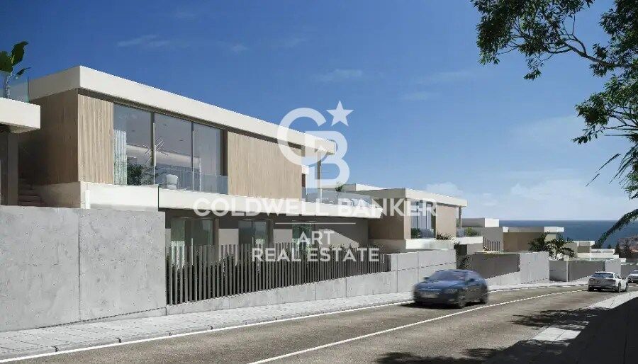 Exclusive villas with sea views in Estepona