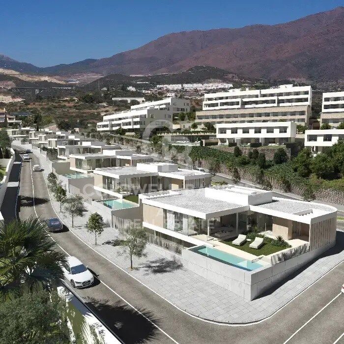Exclusive villas with sea views in Estepona