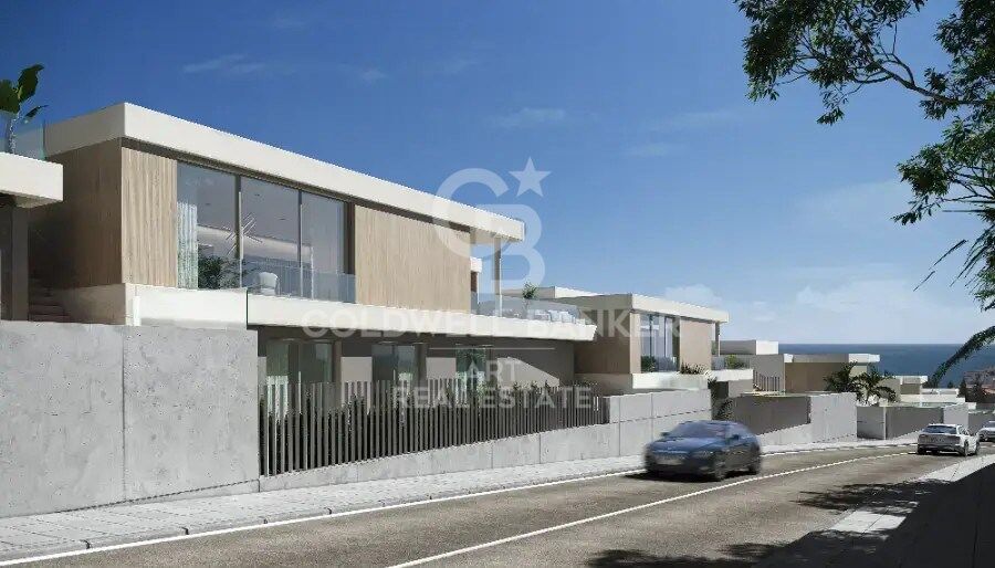 Exclusive villas with sea views in Estepona