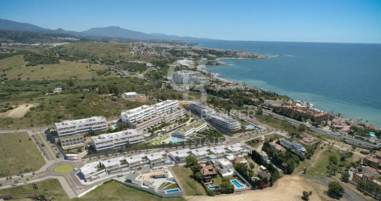 Exclusive villas with sea views in Estepona