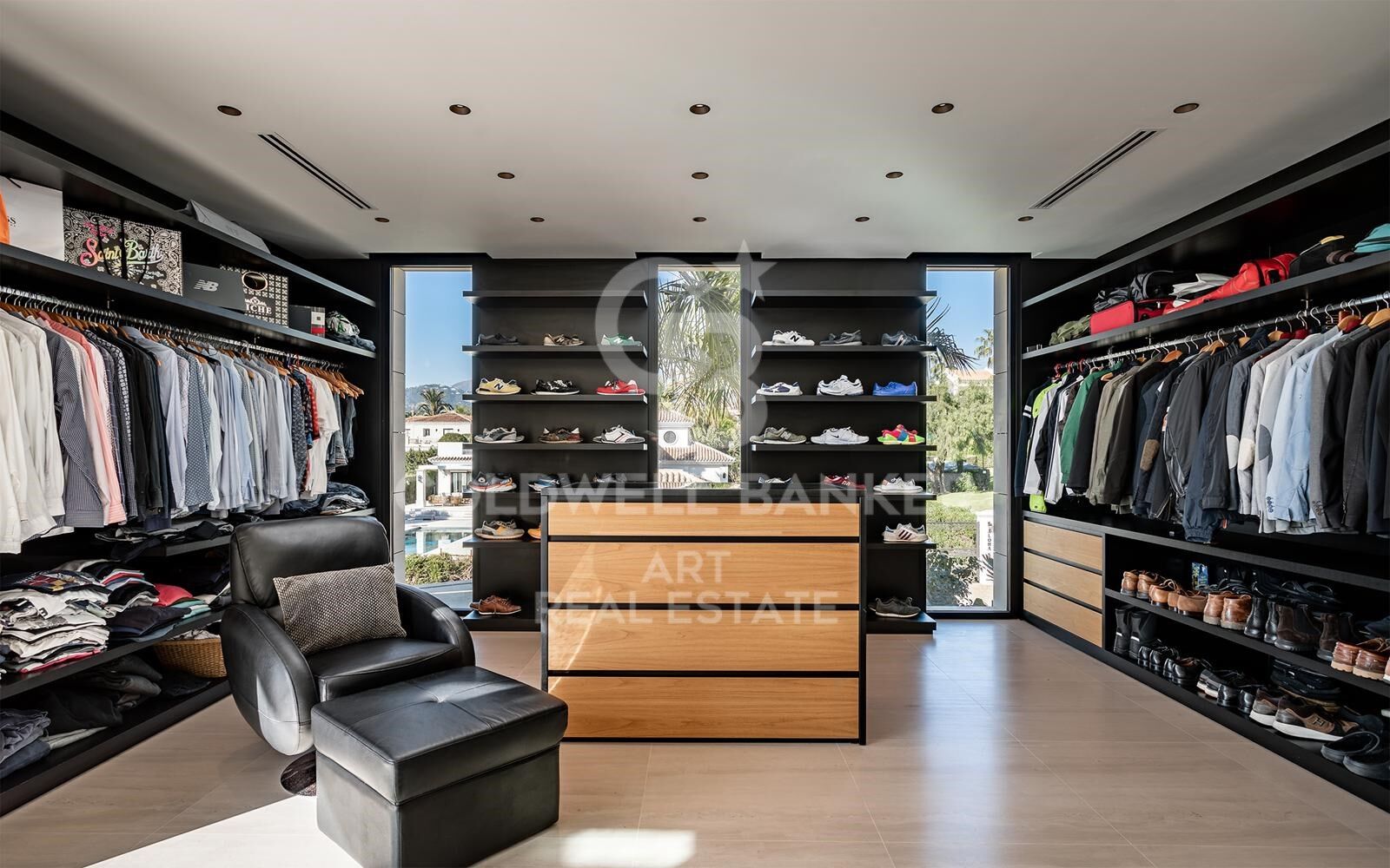 Stunning Villa in a Prestigious Location in the Golf Valley of Nueva Andalucía, Marbella