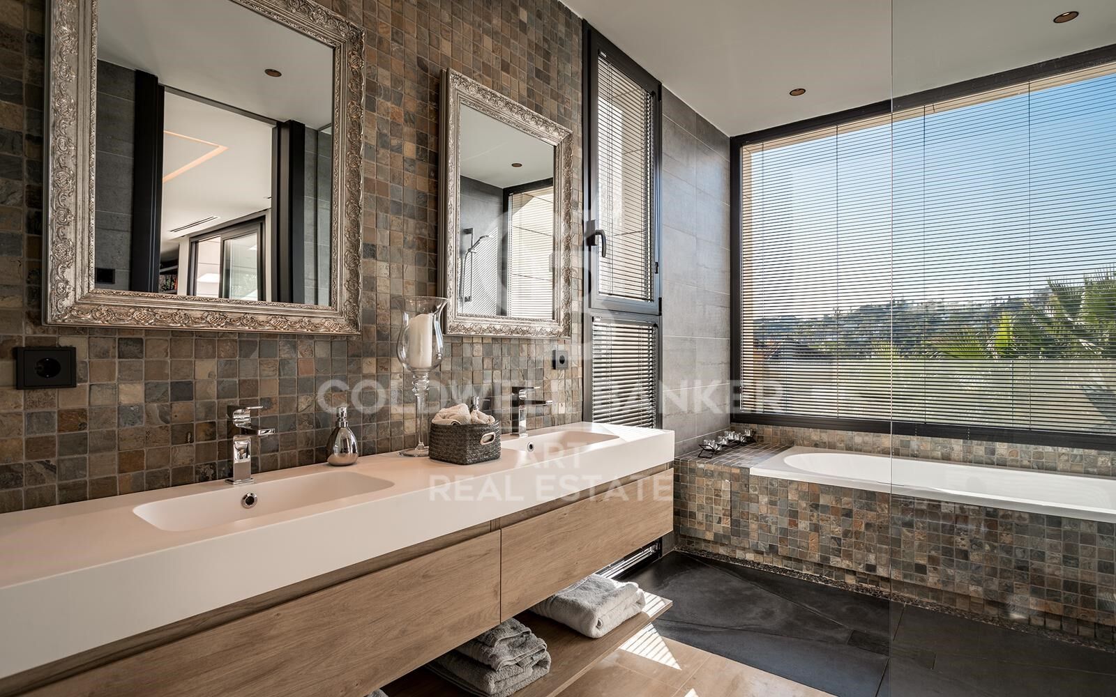 Stunning Villa in a Prestigious Location in the Golf Valley of Nueva Andalucía, Marbella