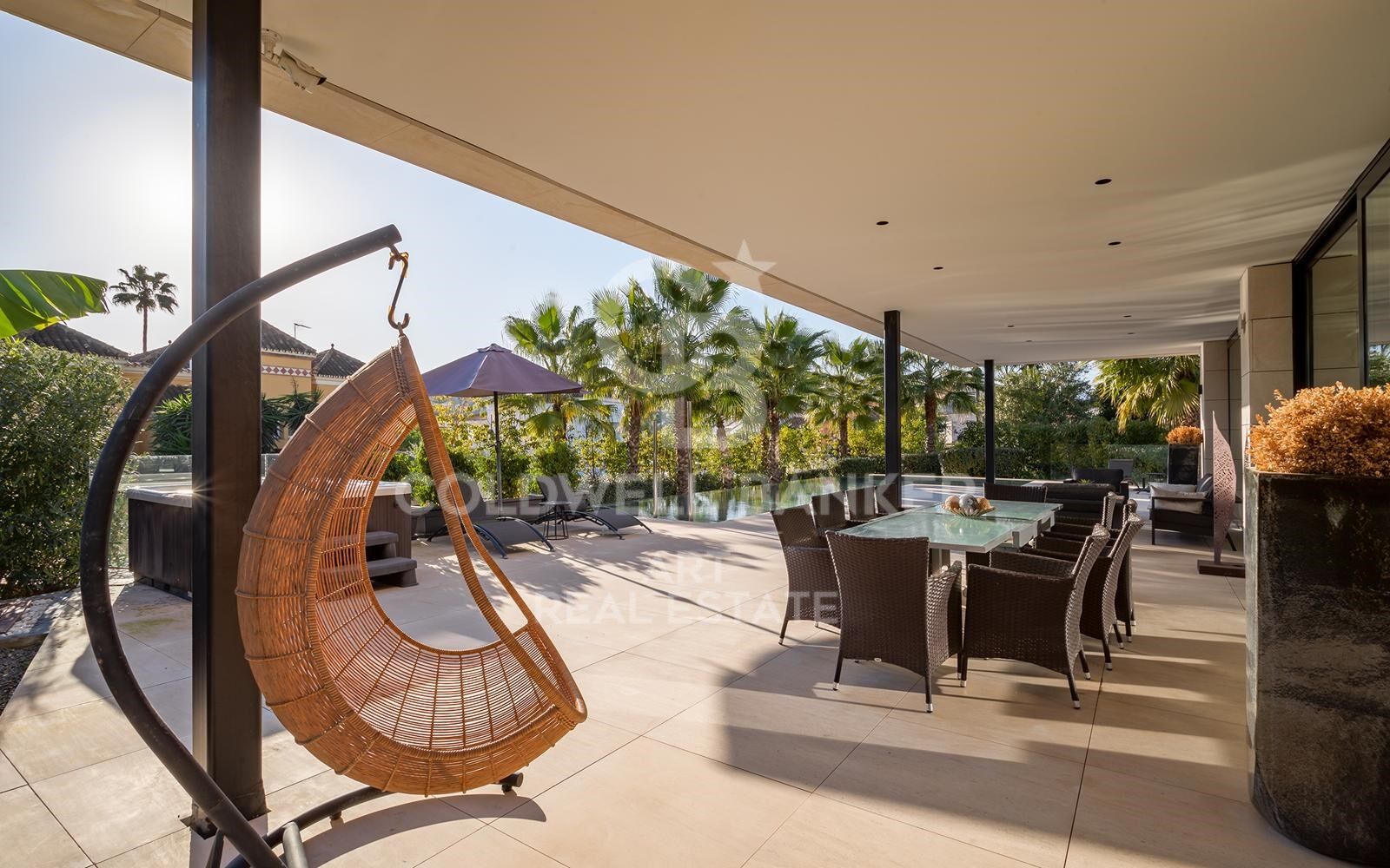 Fantástica villa en una ubicación prestigiosa en el Valle del Golf de Nueva Andalucía, Marbella