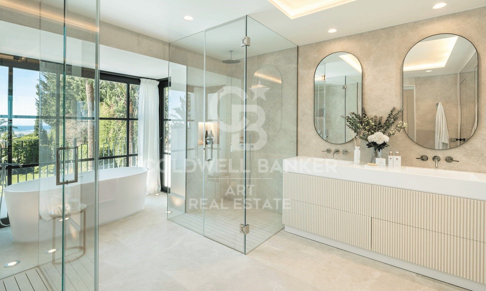 Maravillosa villa con piscina interior y vistas impresionantes sobre el Mediterráneo en Sierra Blanca