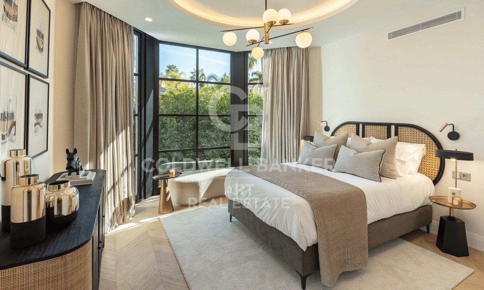 Maravillosa villa con piscina interior y vistas impresionantes sobre el Mediterráneo en Sierra Blanca