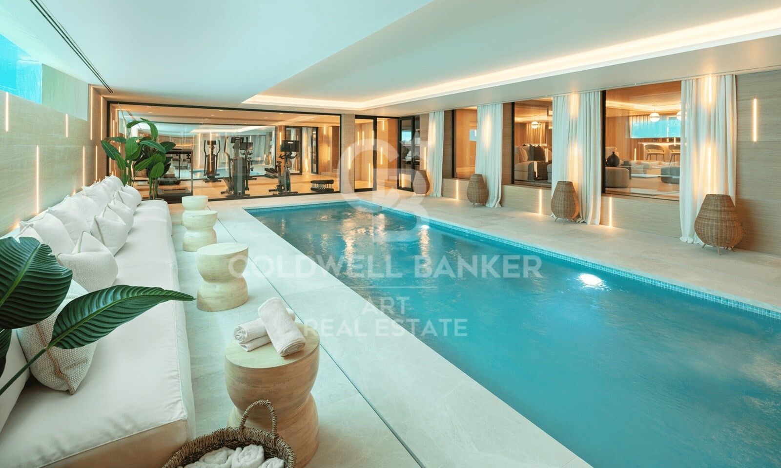 Magnifique Villa avec Piscine Intérieure et Vue Imprenable sur la Méditerranée à Sierra Blanca