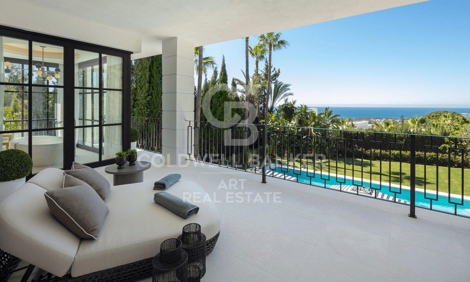 Wunderschöne Villa mit Innenpool und atemberaubendem Blick auf das Mittelmeer in Sierra Blanca