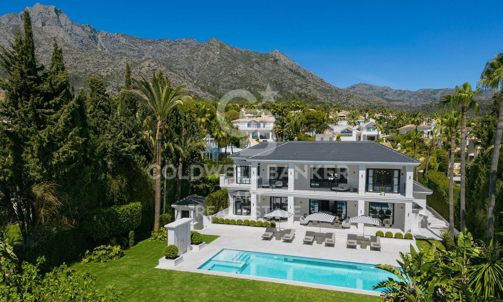 Magnifique Villa avec Piscine Intérieure et Vue Imprenable sur la Méditerranée à Sierra Blanca
