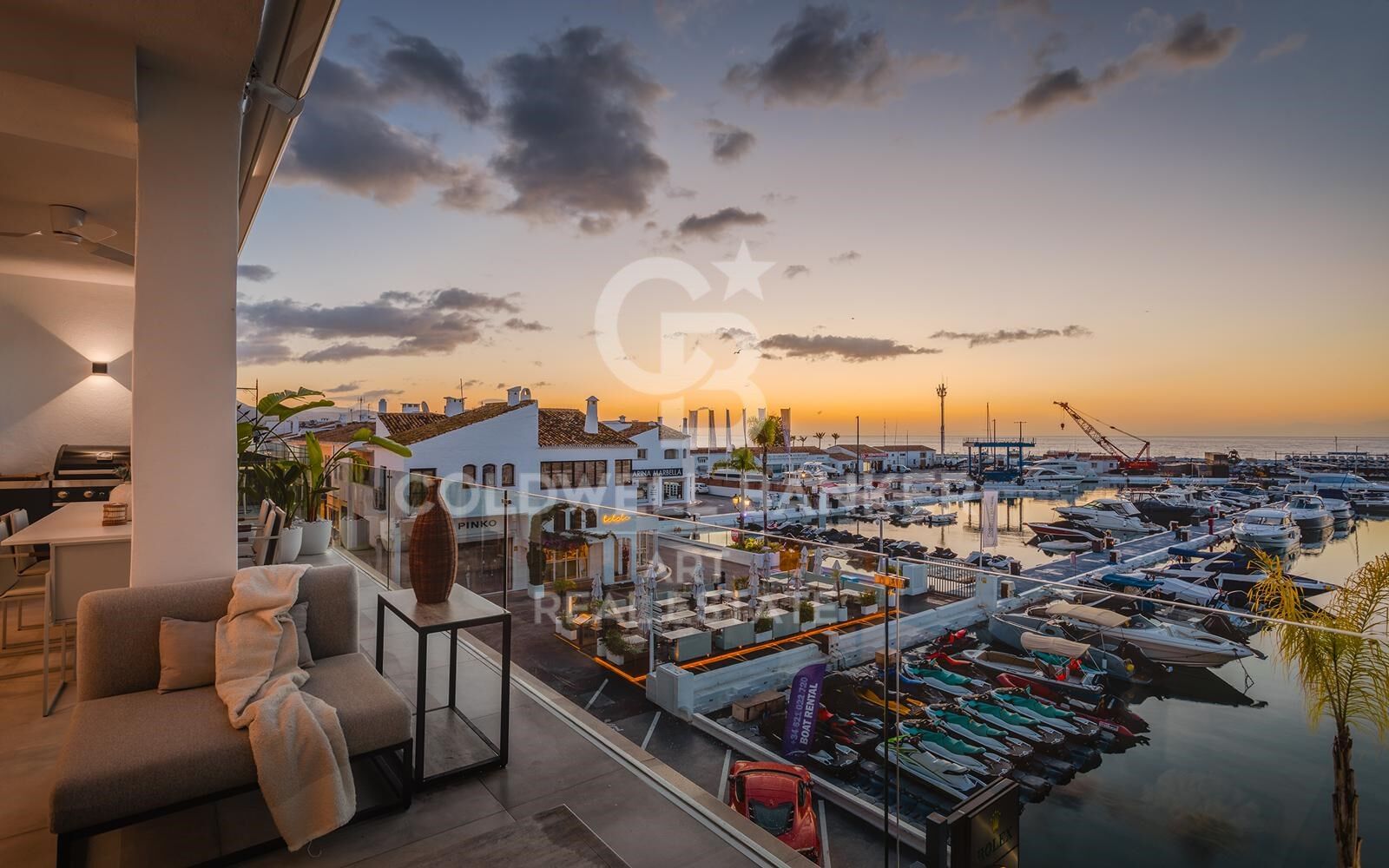 Duplex-Penthouse in erster Meereslinie mit Panoramablick auf den Yachthafen von Puerto Banús