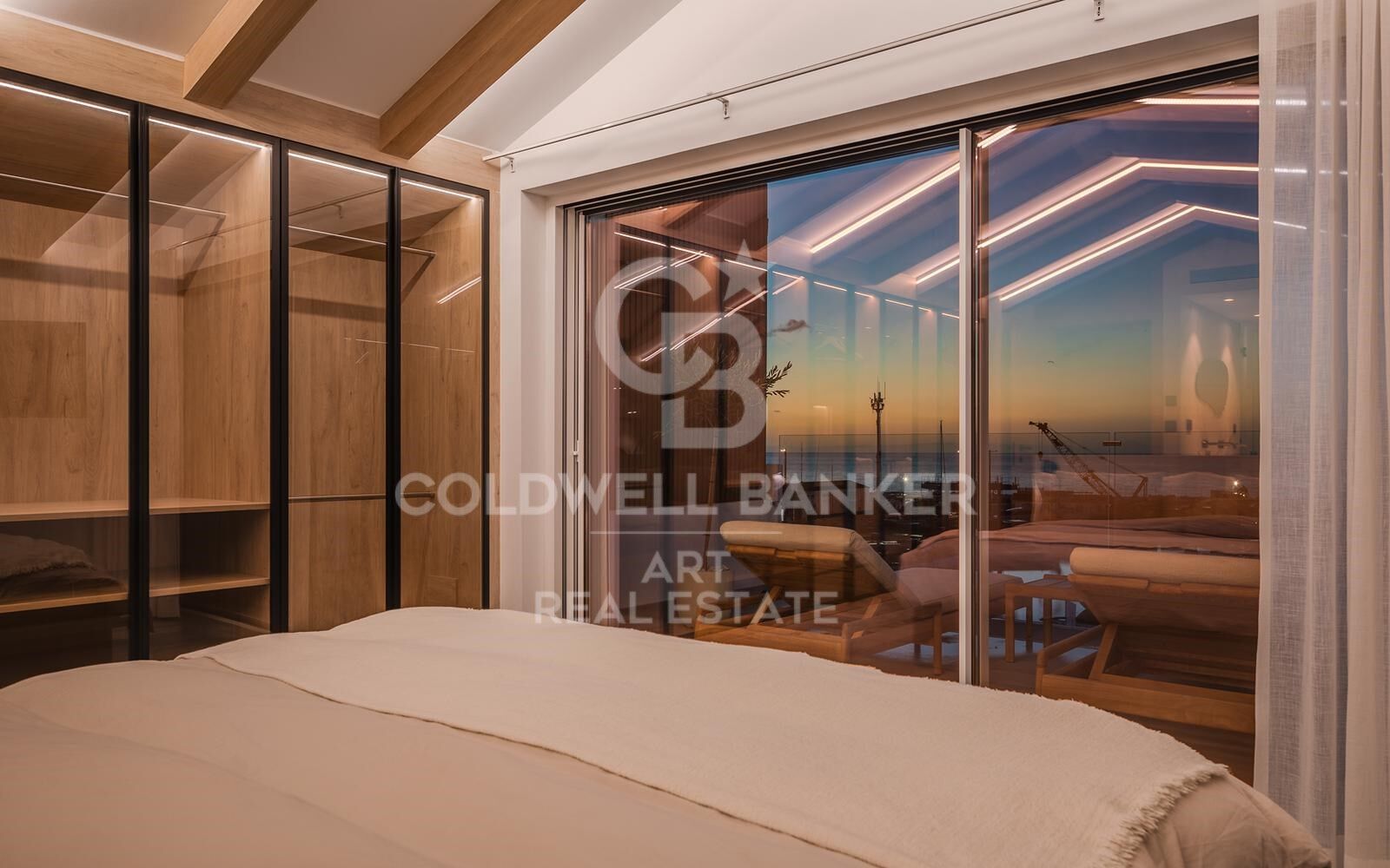 Duplex-Penthouse in erster Meereslinie mit Panoramablick auf den Yachthafen von Puerto Banús