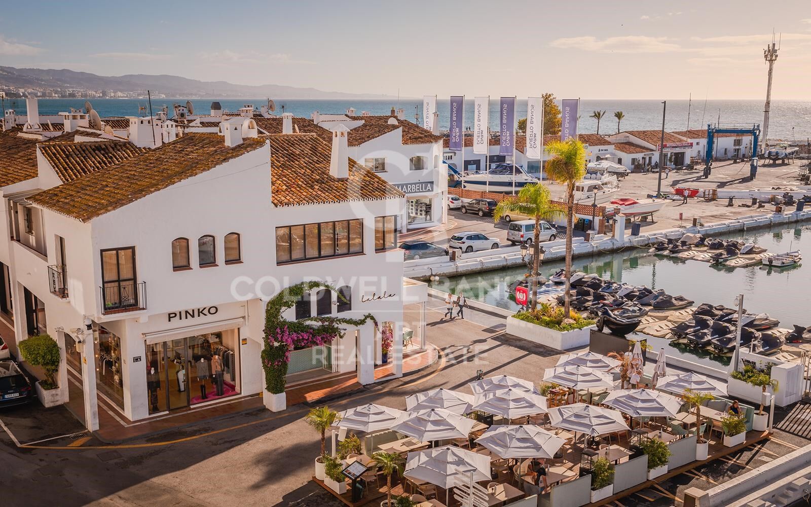 Duplex-Penthouse in erster Meereslinie mit Panoramablick auf den Yachthafen von Puerto Banús