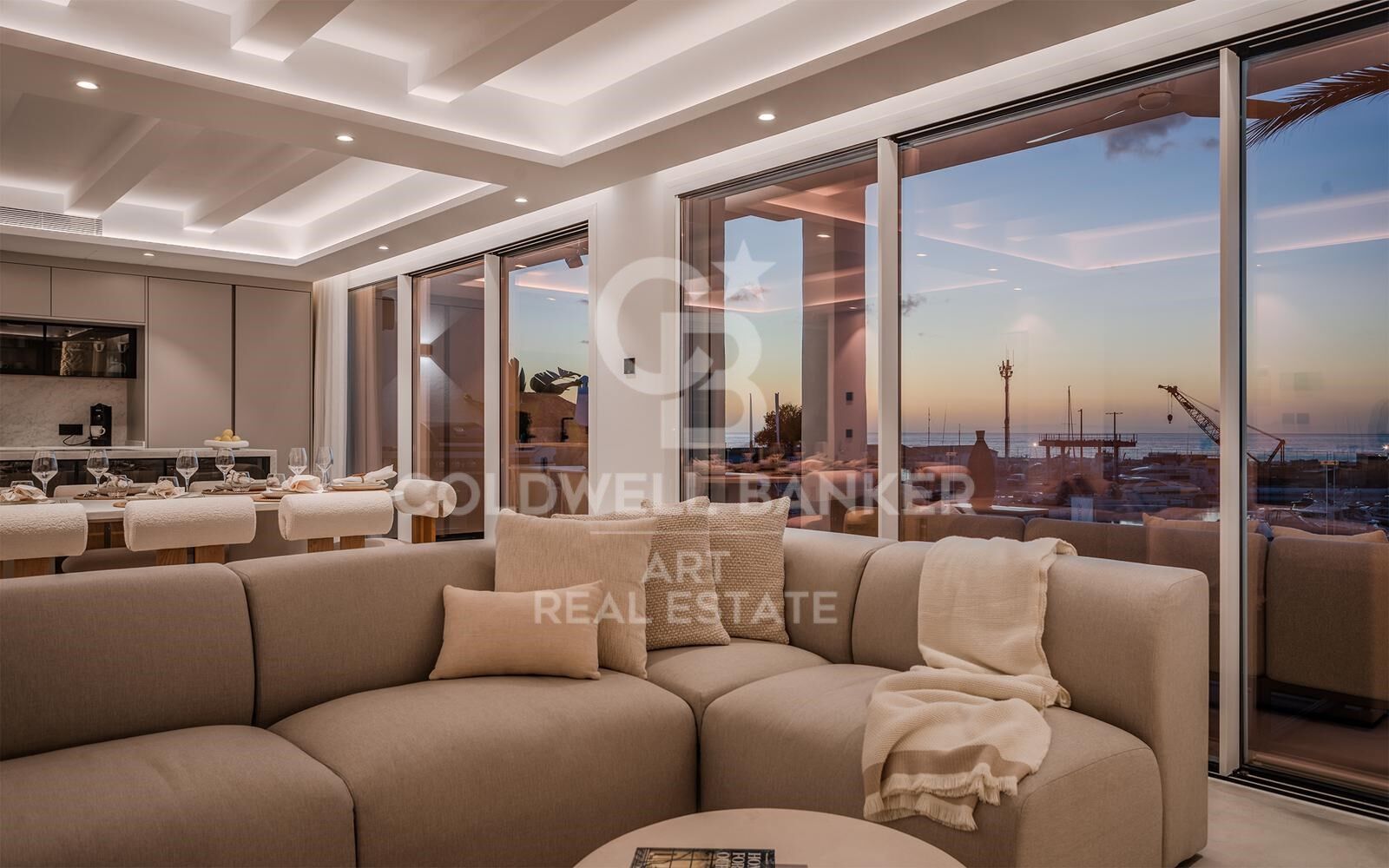 Duplex-Penthouse in erster Meereslinie mit Panoramablick auf den Yachthafen von Puerto Banús