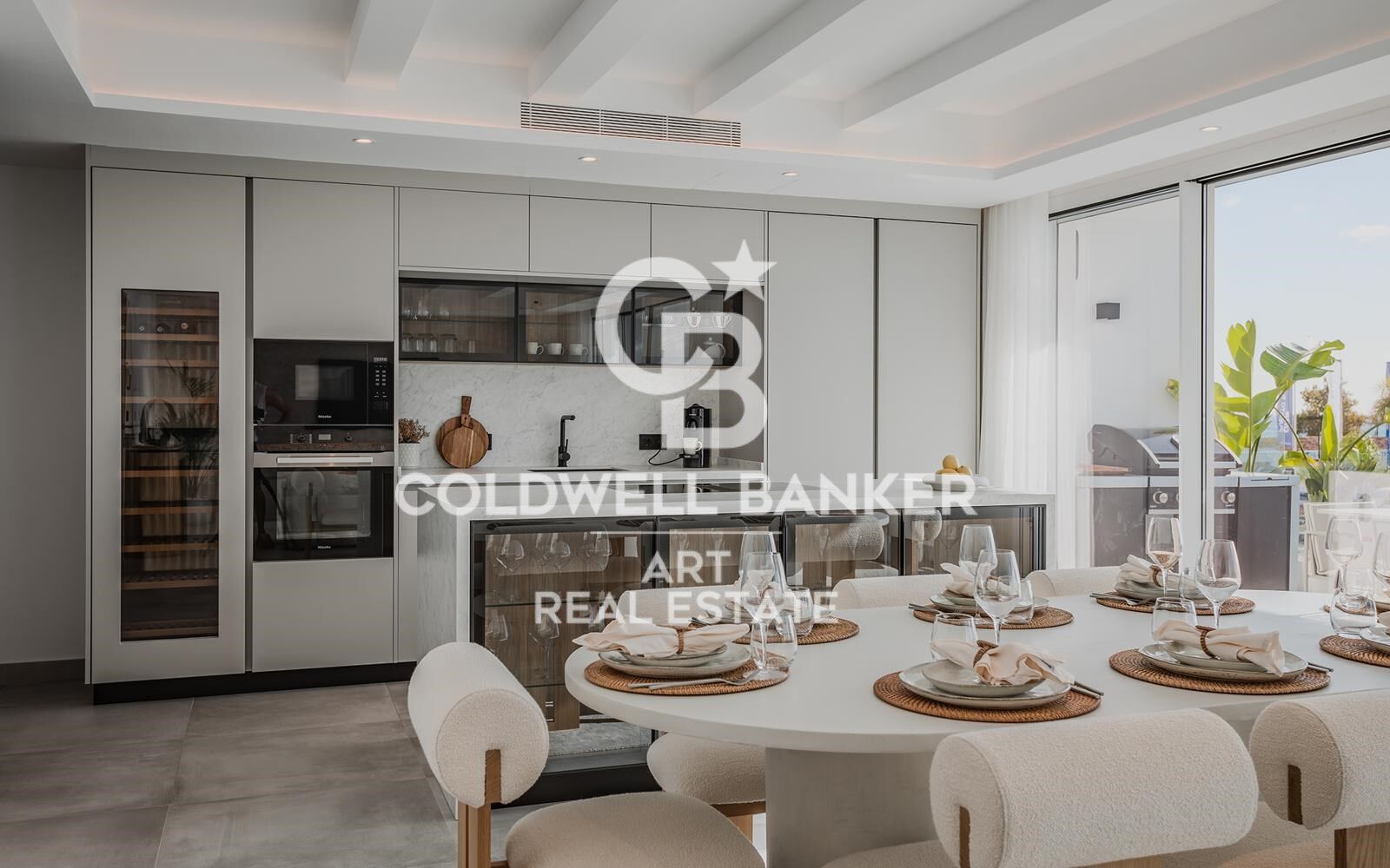 Duplex-Penthouse in erster Meereslinie mit Panoramablick auf den Yachthafen von Puerto Banús