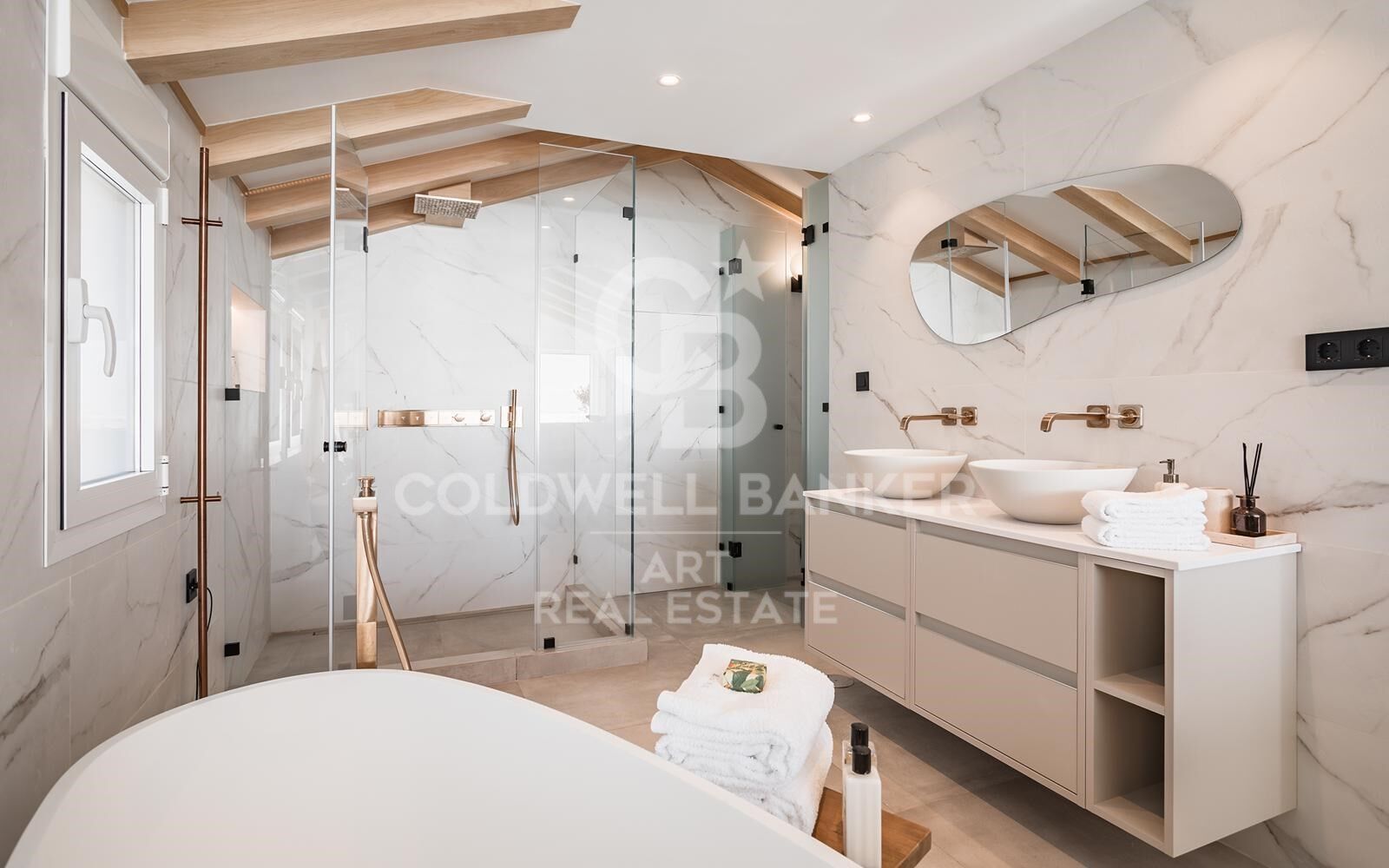 Duplex-Penthouse in erster Meereslinie mit Panoramablick auf den Yachthafen von Puerto Banús