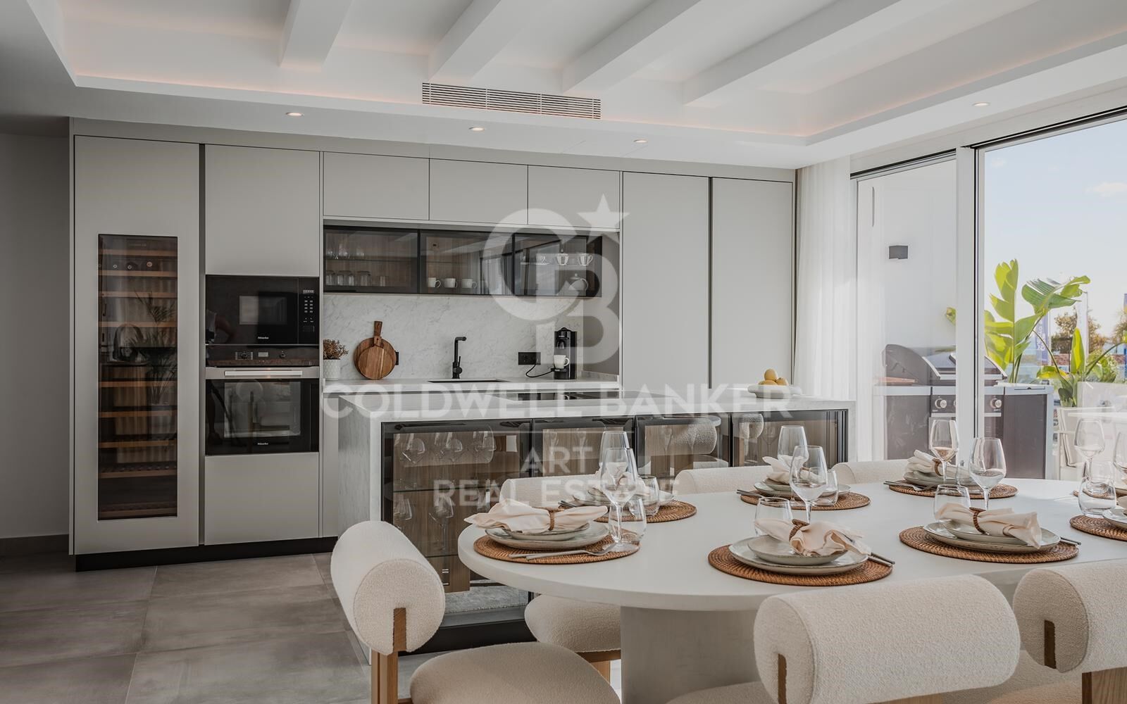 Frontline duplex penthouse with panoramic views of Puerto Banús Marina