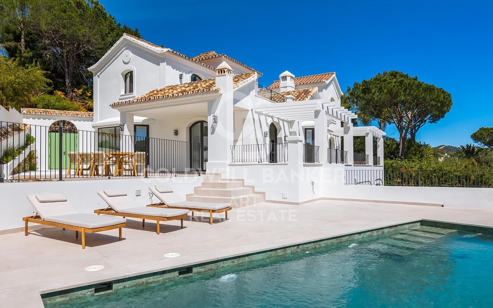 Refined luxury villa with spectacular sea views in El Madroñal, Benahavís