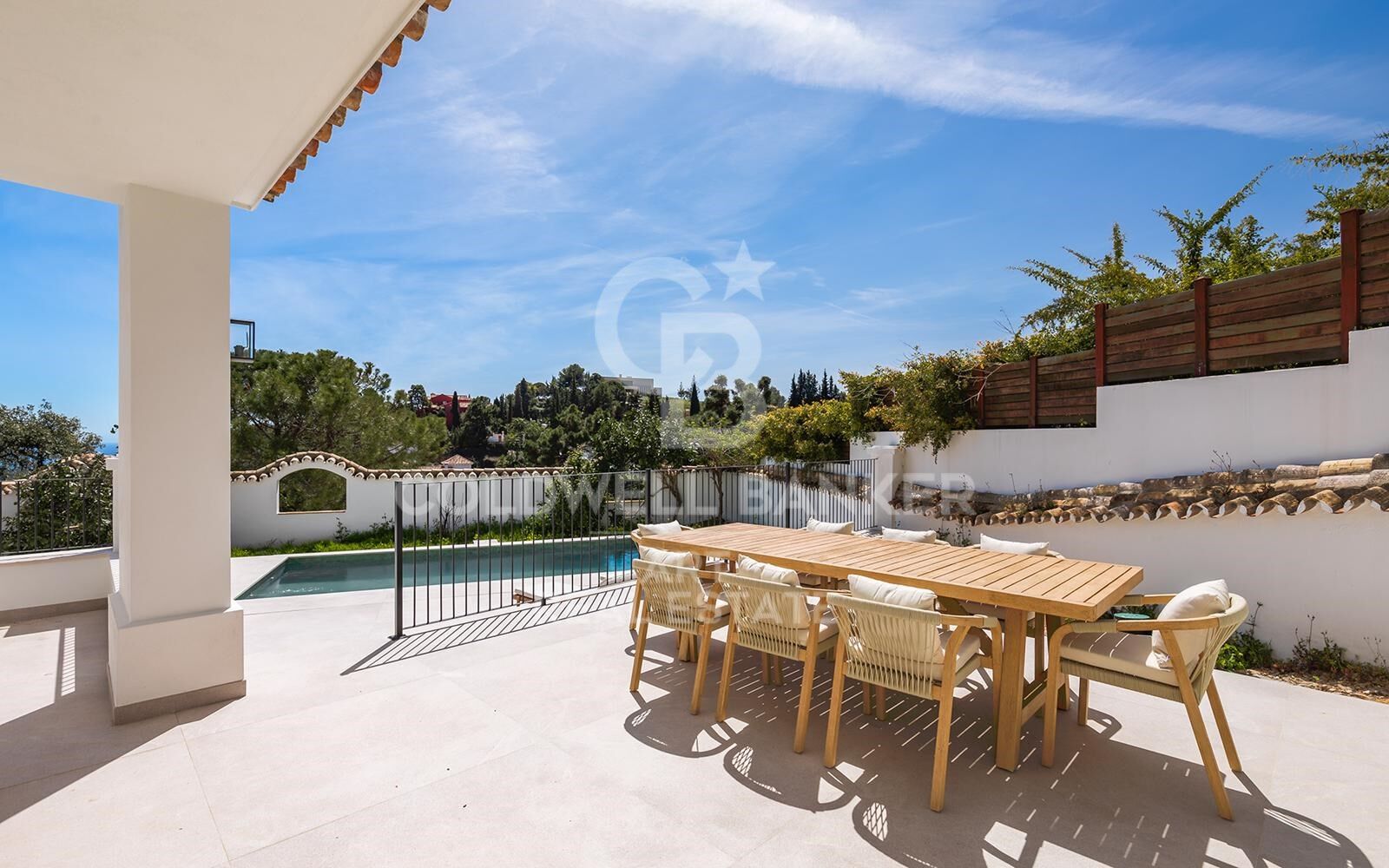 Refined luxury villa with spectacular sea views in El Madroñal, Benahavís