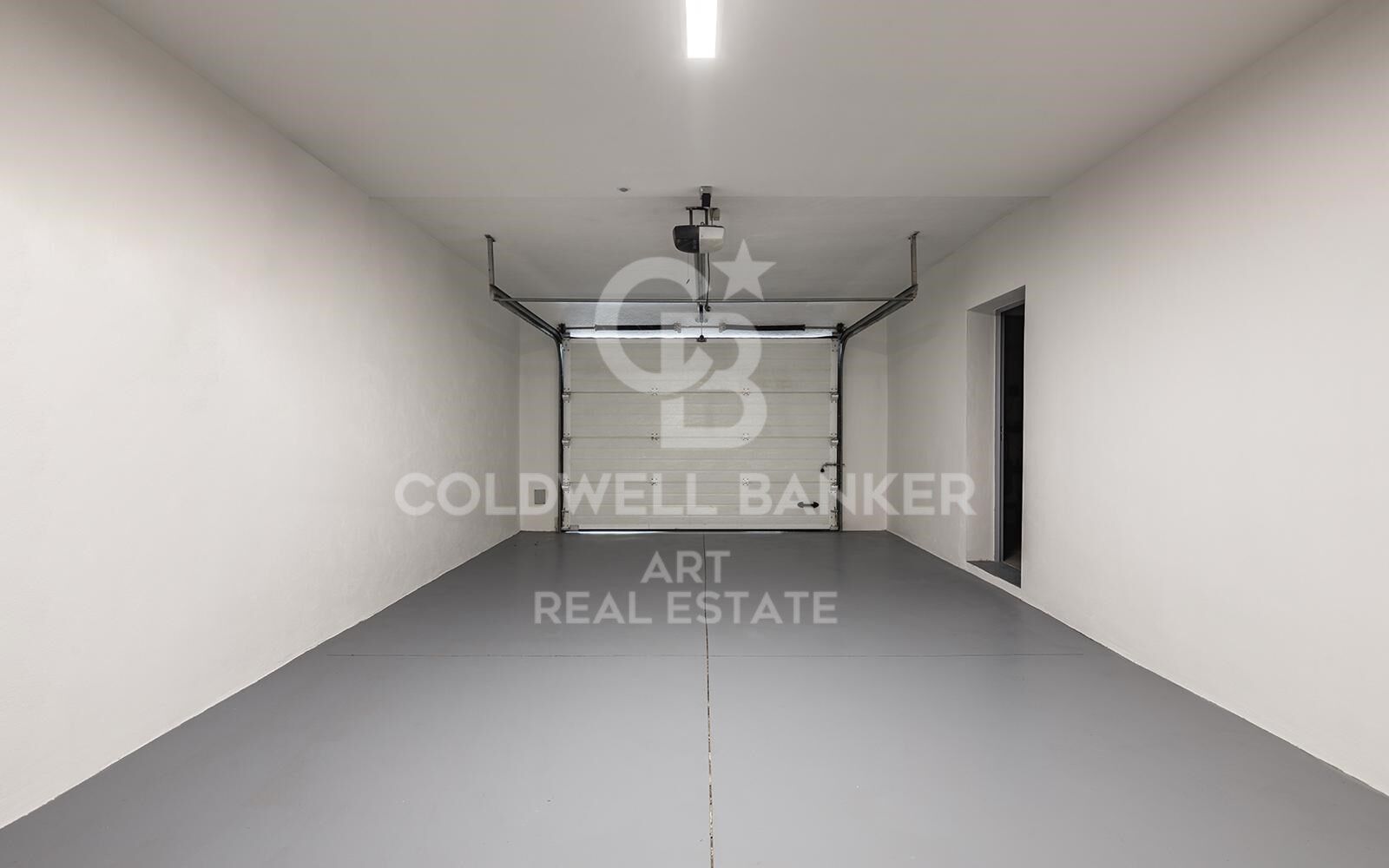 Refined luxury villa with spectacular sea views in El Madroñal, Benahavís