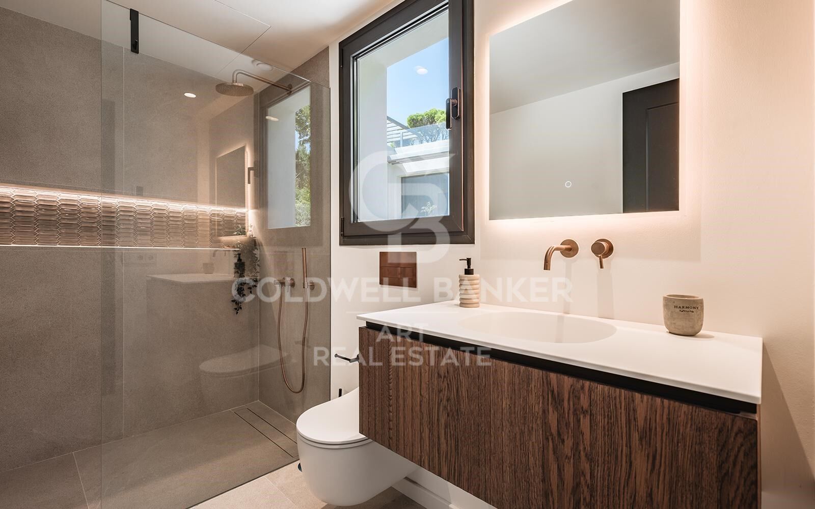 Villa de lujo elegante con espectaculares vistas al mar en El Madroñal, Benahavís