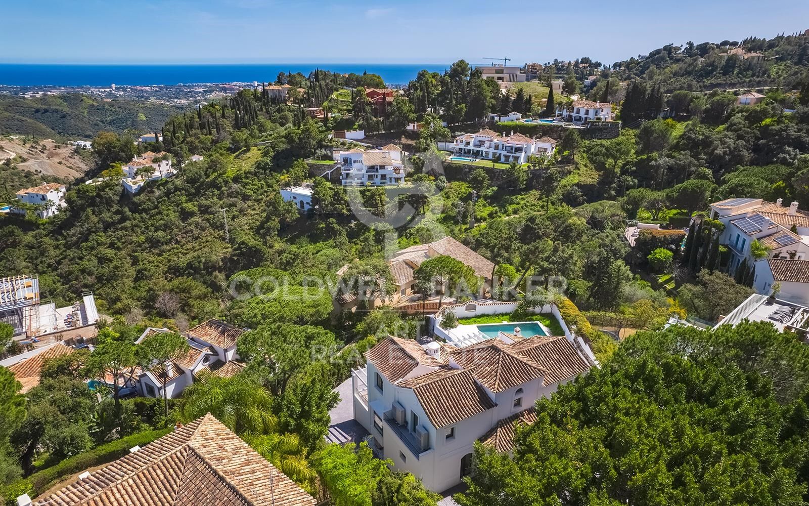 Villa de lujo elegante con espectaculares vistas al mar en El Madroñal, Benahavís