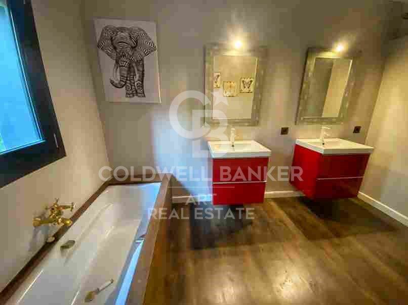 Exclusive Balinese style villa a few meters from the sea In Guadalmina Baja / Casasola