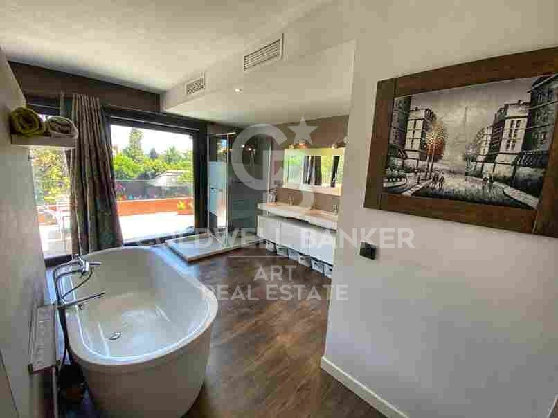 Exklusive Villa im balinesischen Stil nur wenige Meter vom Meer entfernt in Guadalmina Baja / Casasola