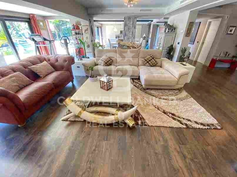 Villa exclusive de style balinais à quelques mètres de la mer à Guadalmina Baja / Casasola