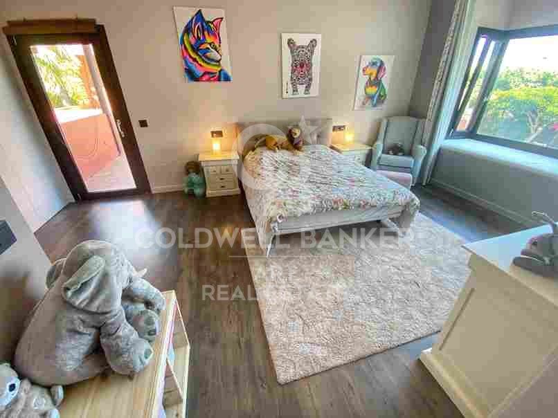 Villa exclusive de style balinais à quelques mètres de la mer à Guadalmina Baja / Casasola