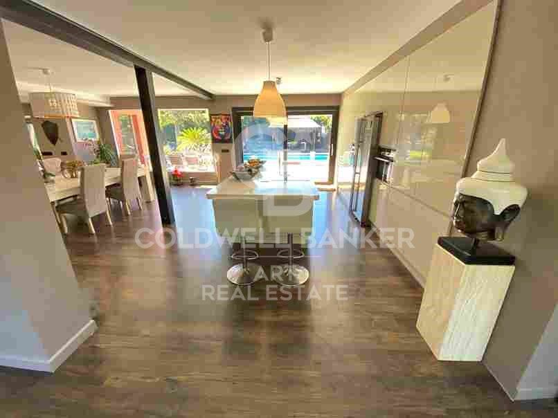 Exklusive Villa im balinesischen Stil nur wenige Meter vom Meer entfernt in Guadalmina Baja / Casasola