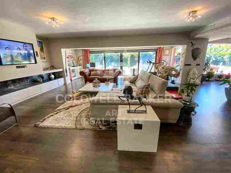 Exklusive Villa im balinesischen Stil nur wenige Meter vom Meer entfernt in Guadalmina Baja / Casasola