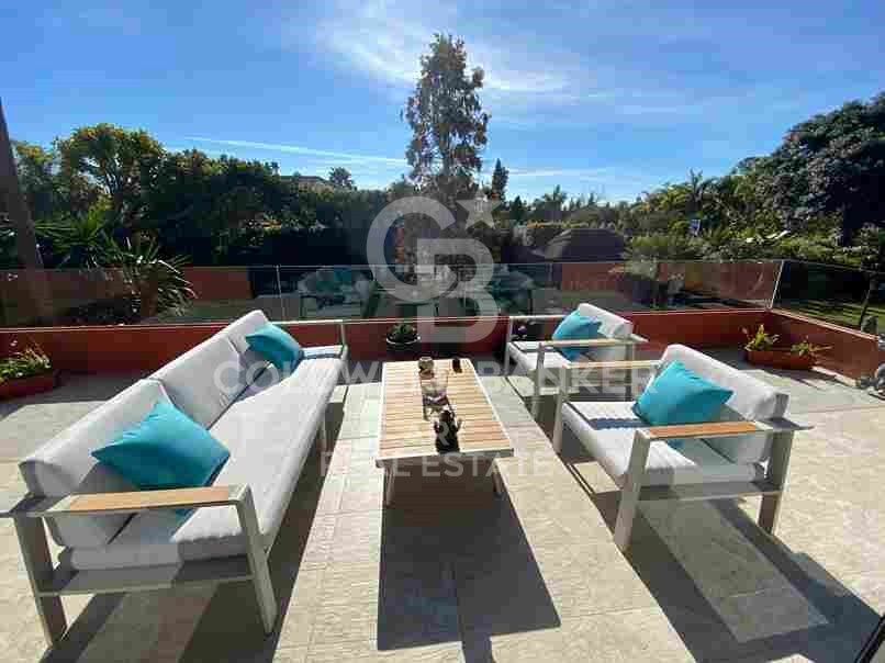 Exklusive Villa im balinesischen Stil nur wenige Meter vom Meer entfernt in Guadalmina Baja / Casasola