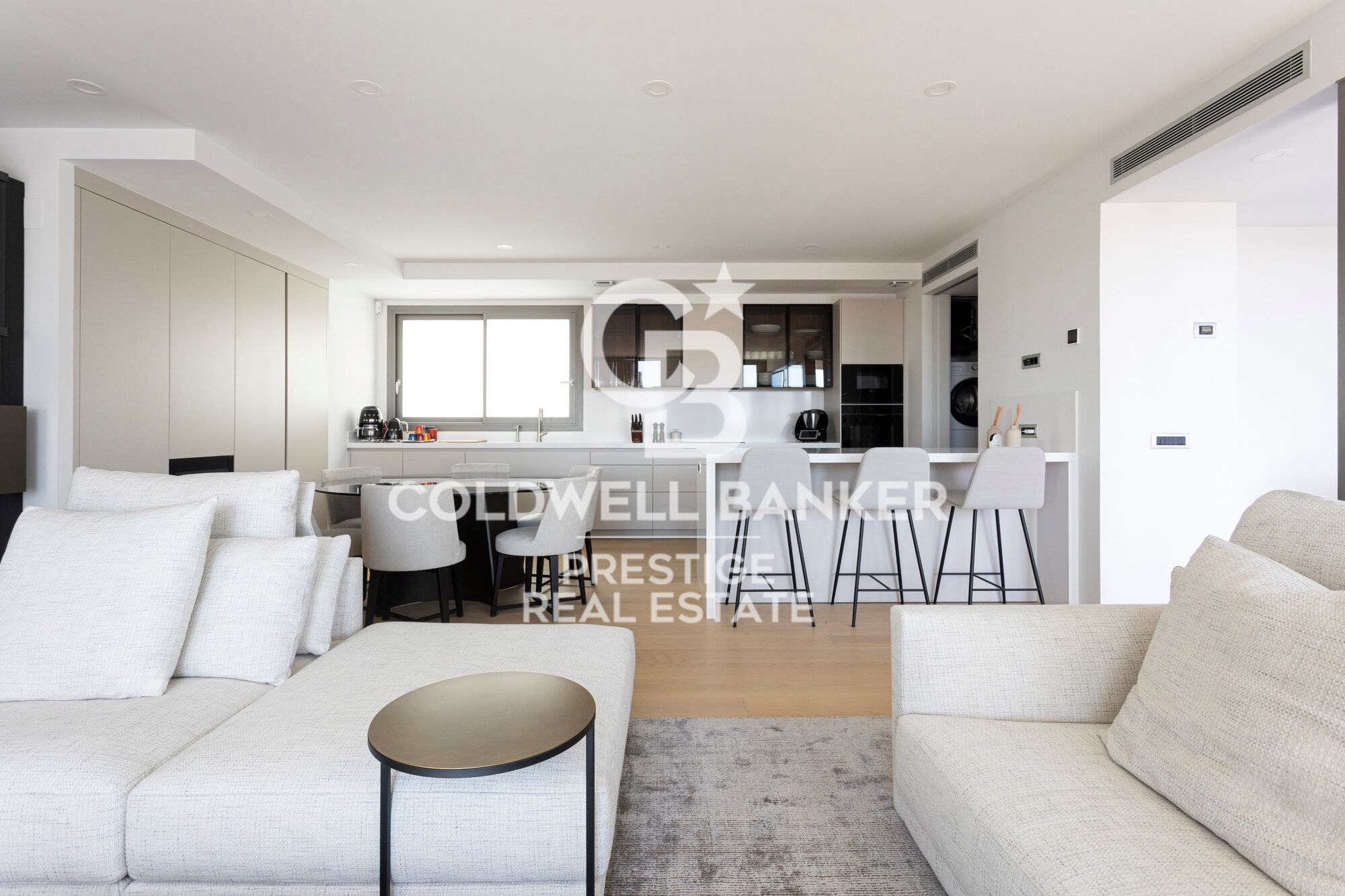 For sale refurbished penthouse with terrace and optional parking in Rambla Cataluña ,Barcelona