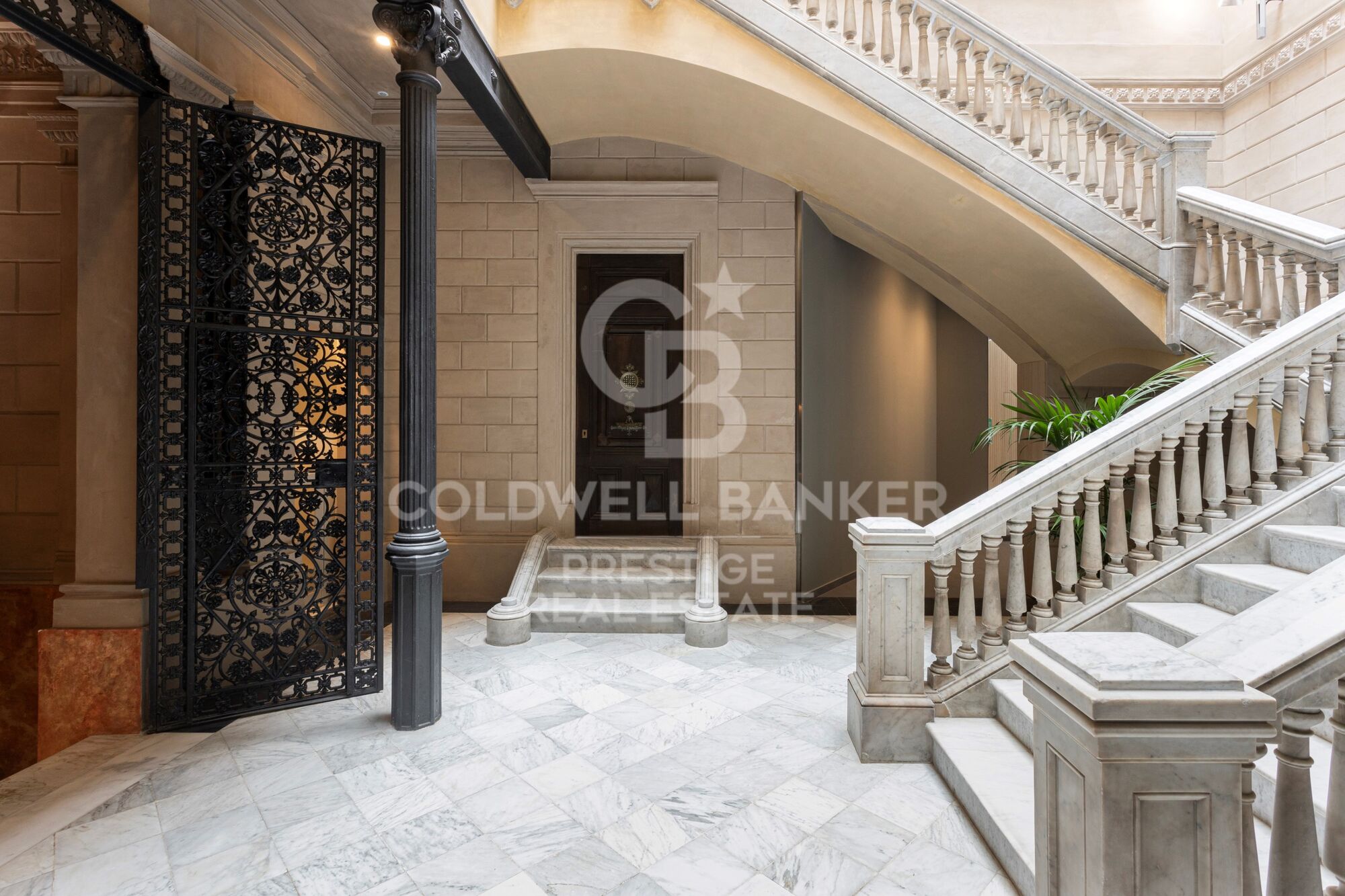 For sale refurbished penthouse with terrace and optional parking in Rambla Cataluña ,Barcelona