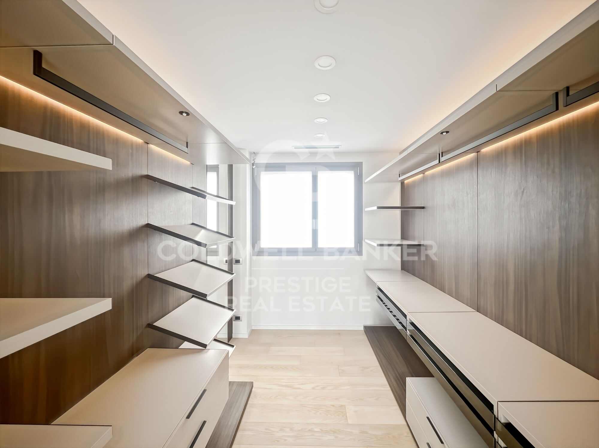 For sale refurbished penthouse with terrace and optional parking in Rambla Cataluña ,Barcelona