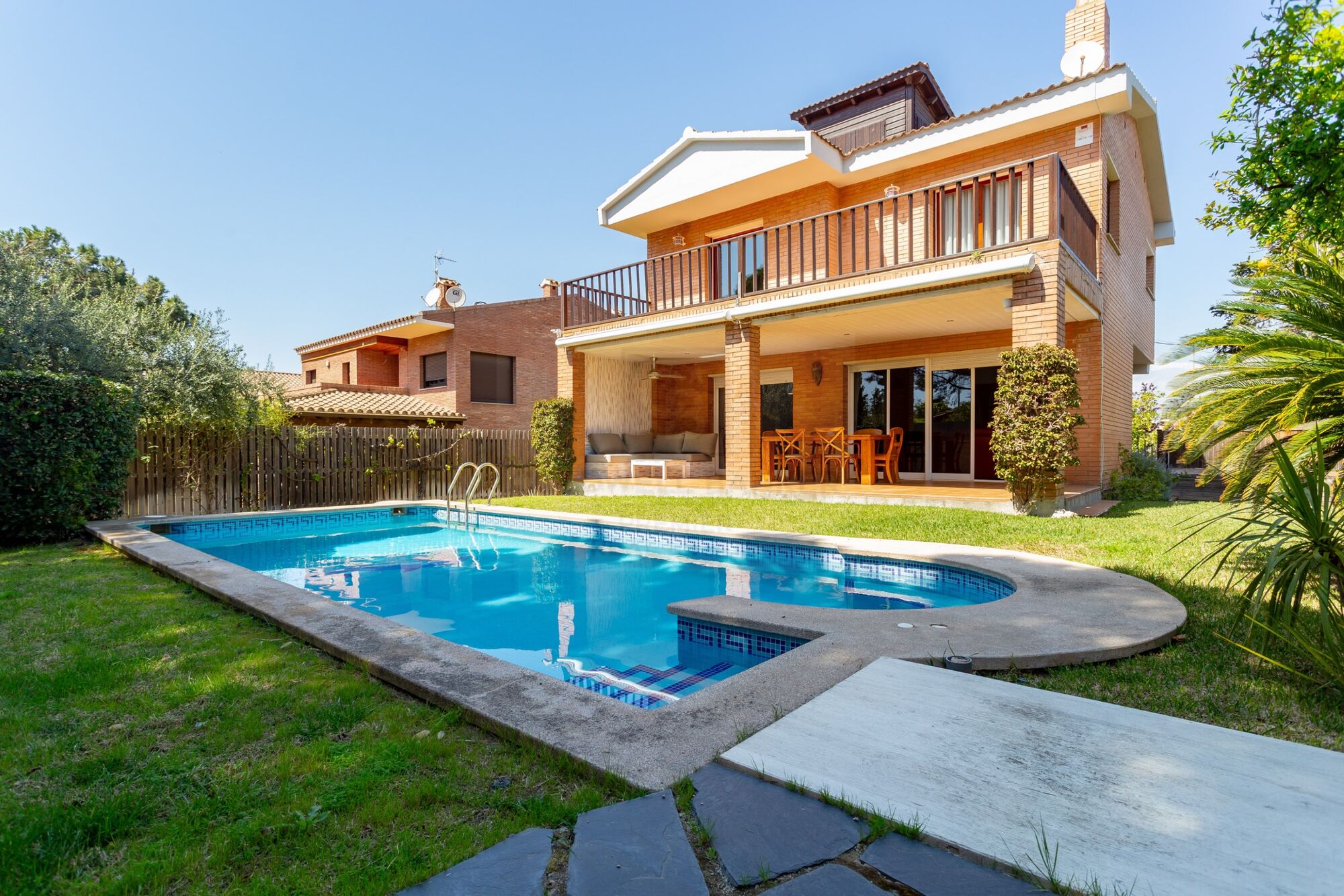Haus mit Pool und Garten in Vilafortuny