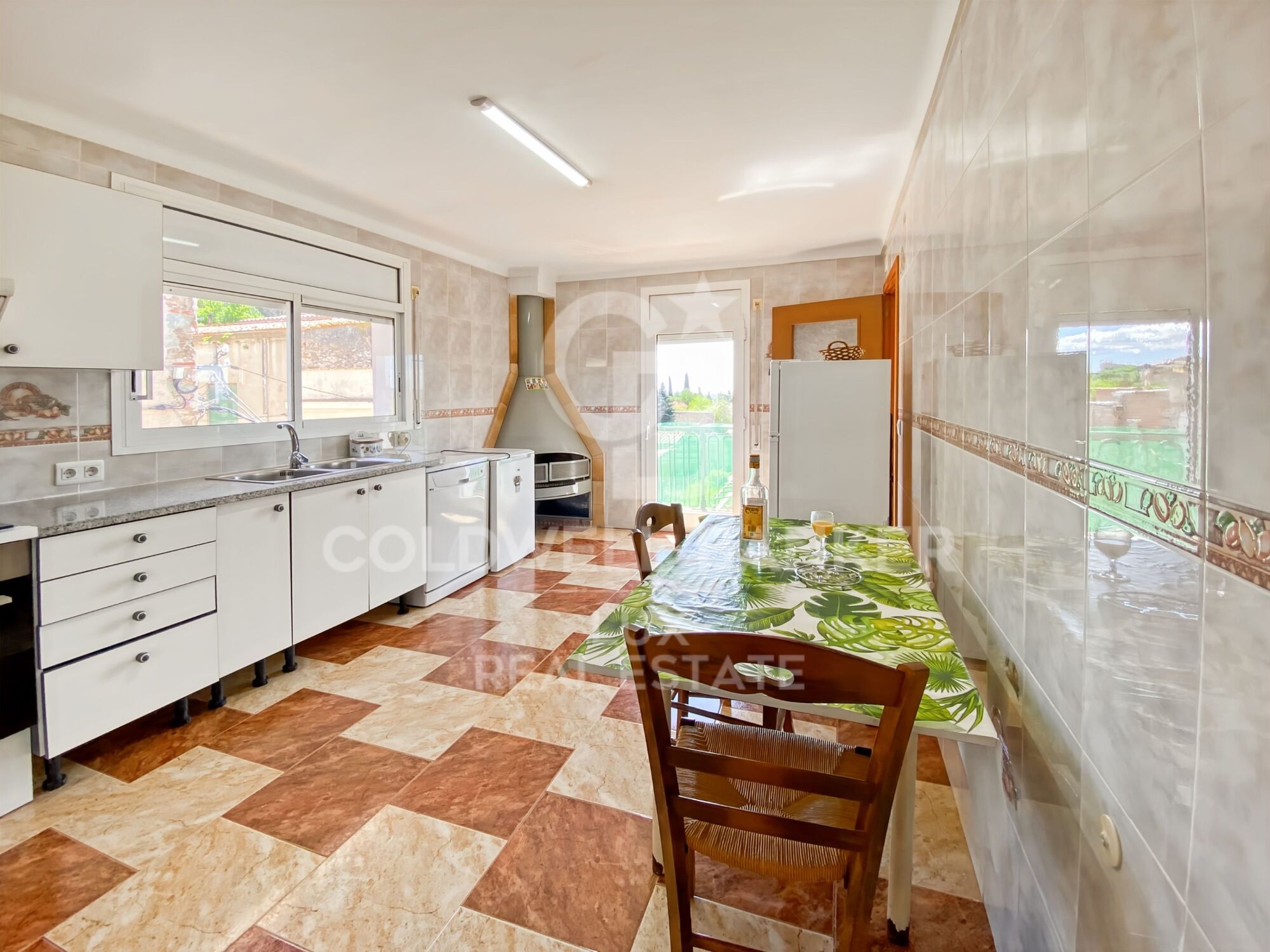 House with large garden and garage in the centre of Vilajuïga, Alt Empordà