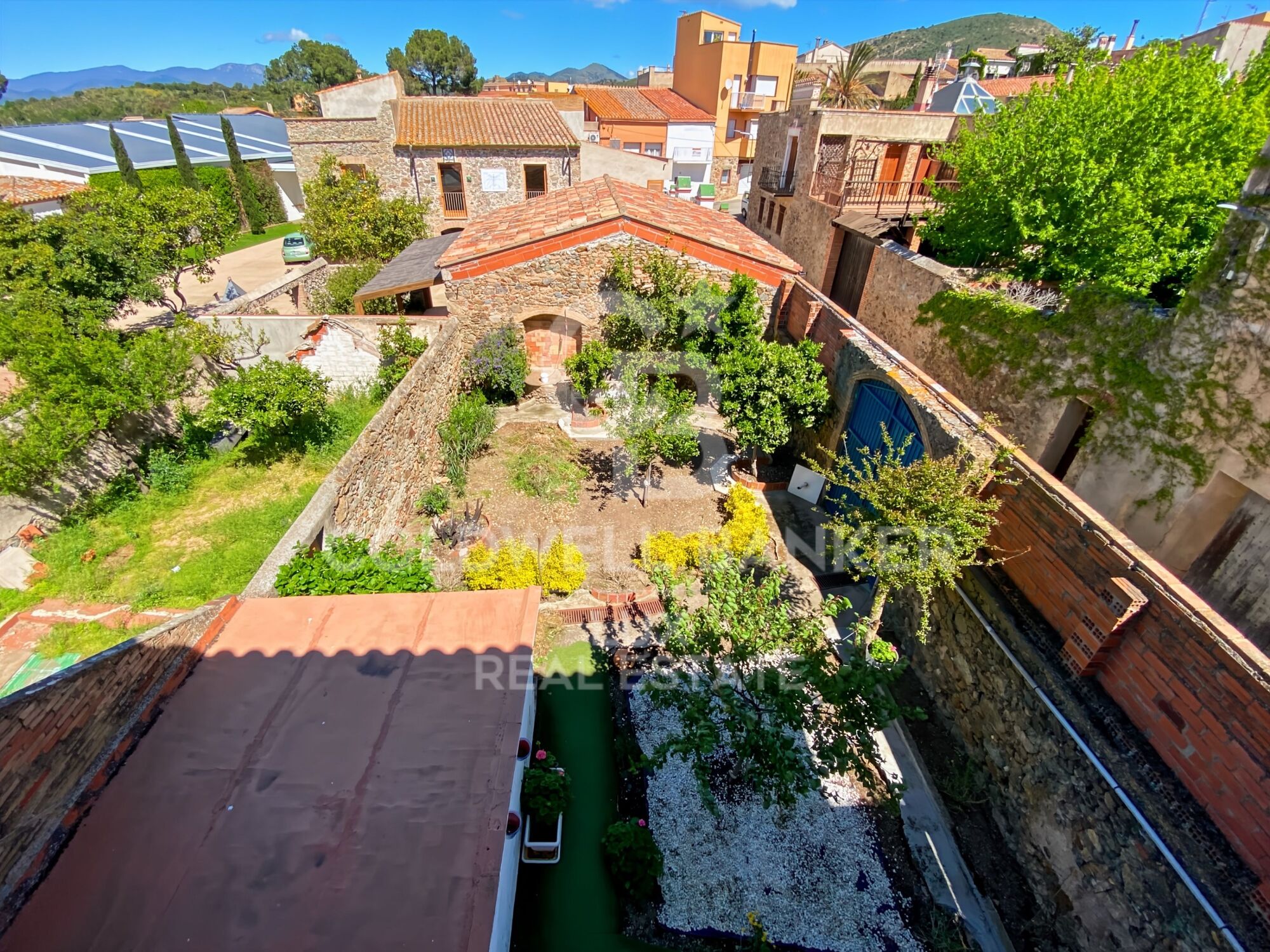 House with large garden and garage in the centre of Vilajuïga, Alt Empordà