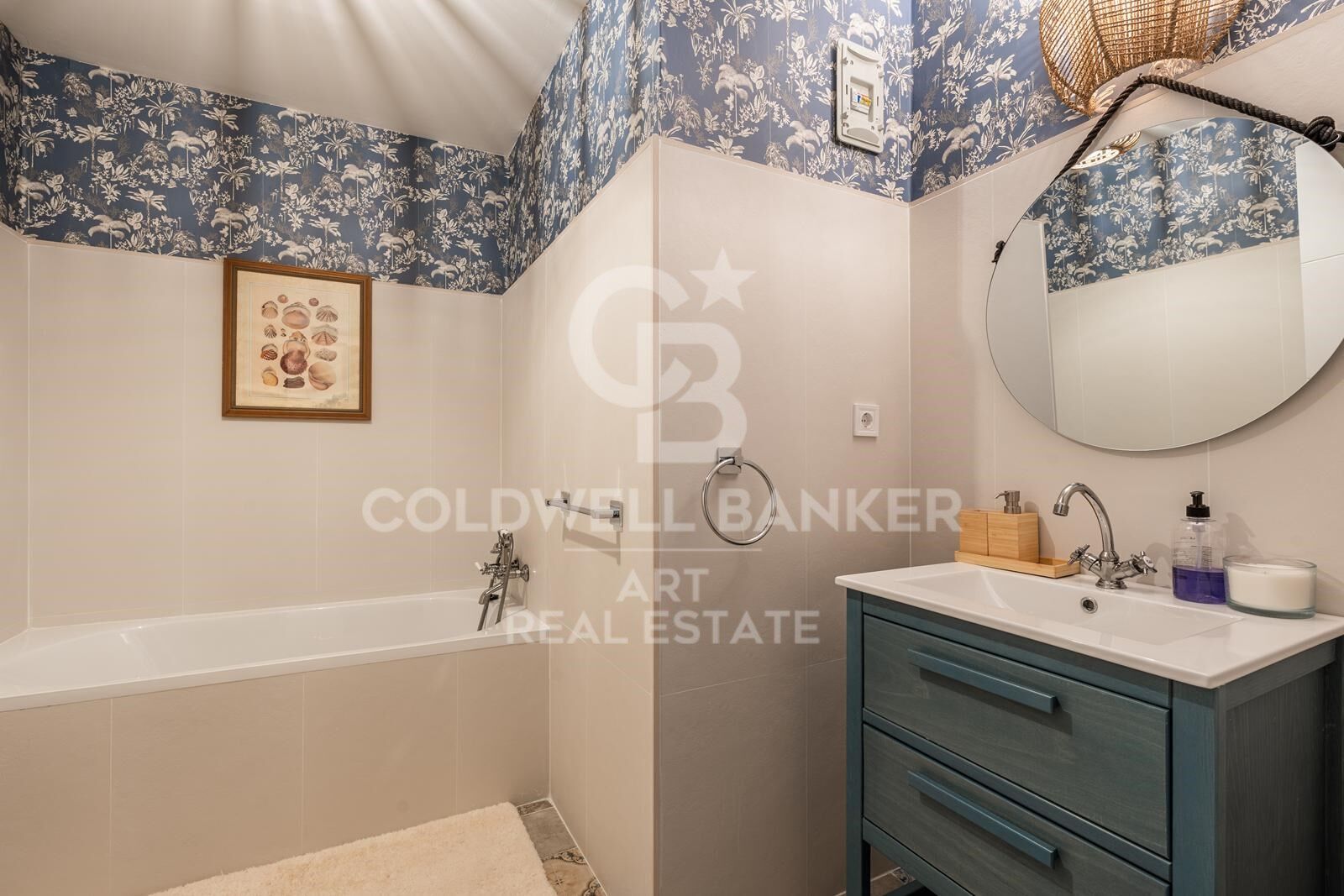 Villa tranquila con vistas al mar en Estepona