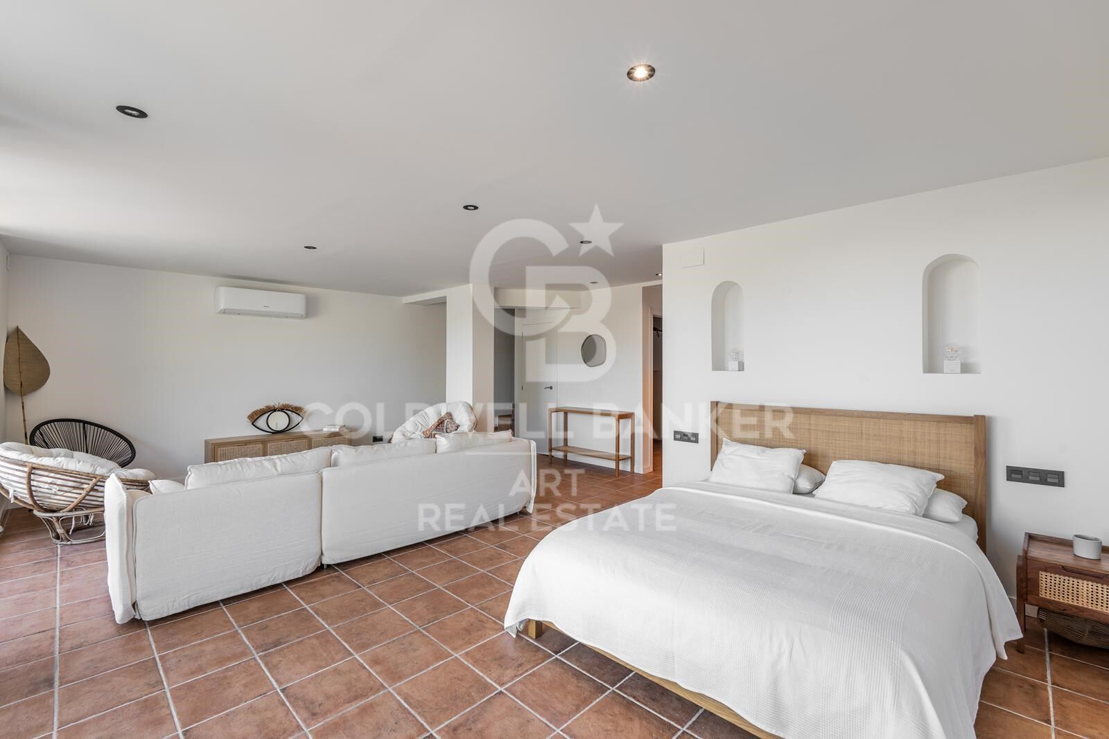 Villa tranquila con vistas al mar en Estepona