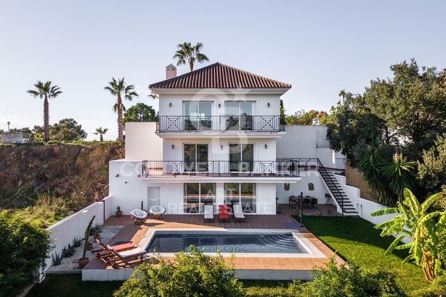Quiet villa with sea views in Estepona