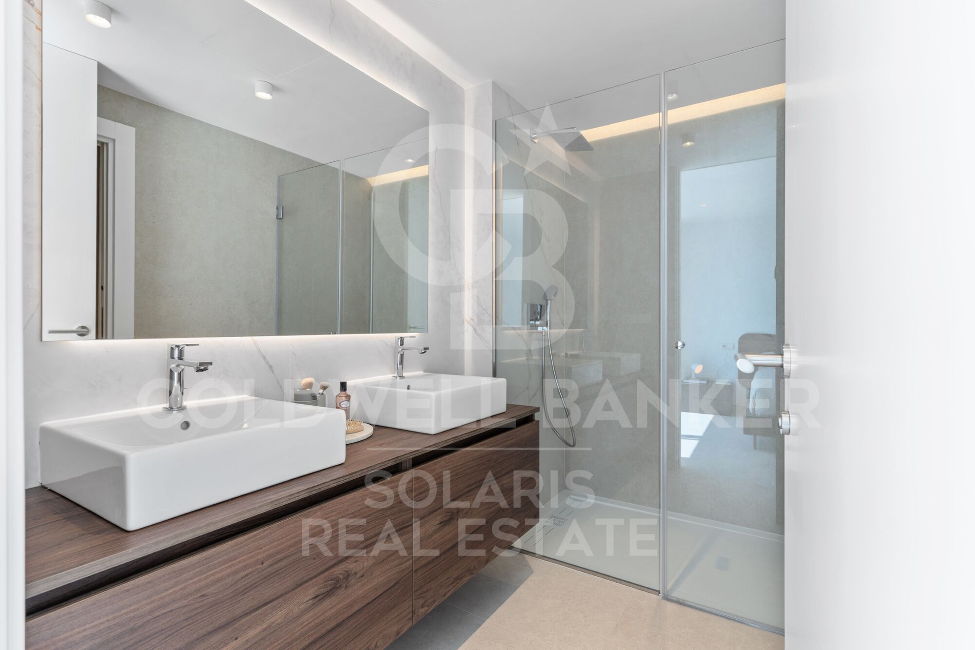 Blanc Altea 19: bright architecture with a Mediterranean soul