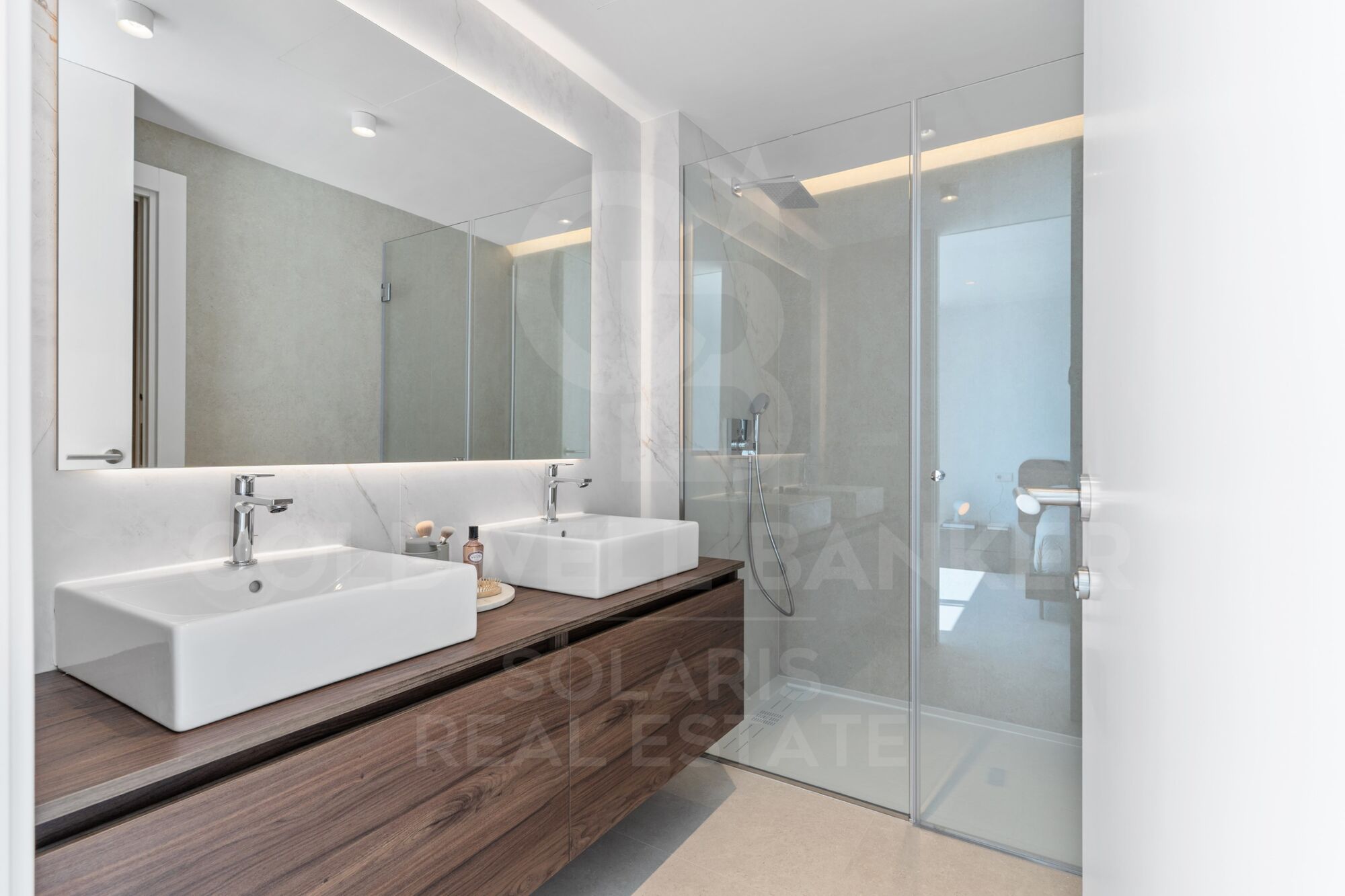 Blanc Altea 19: helle Architektur mit mediterraner Seele