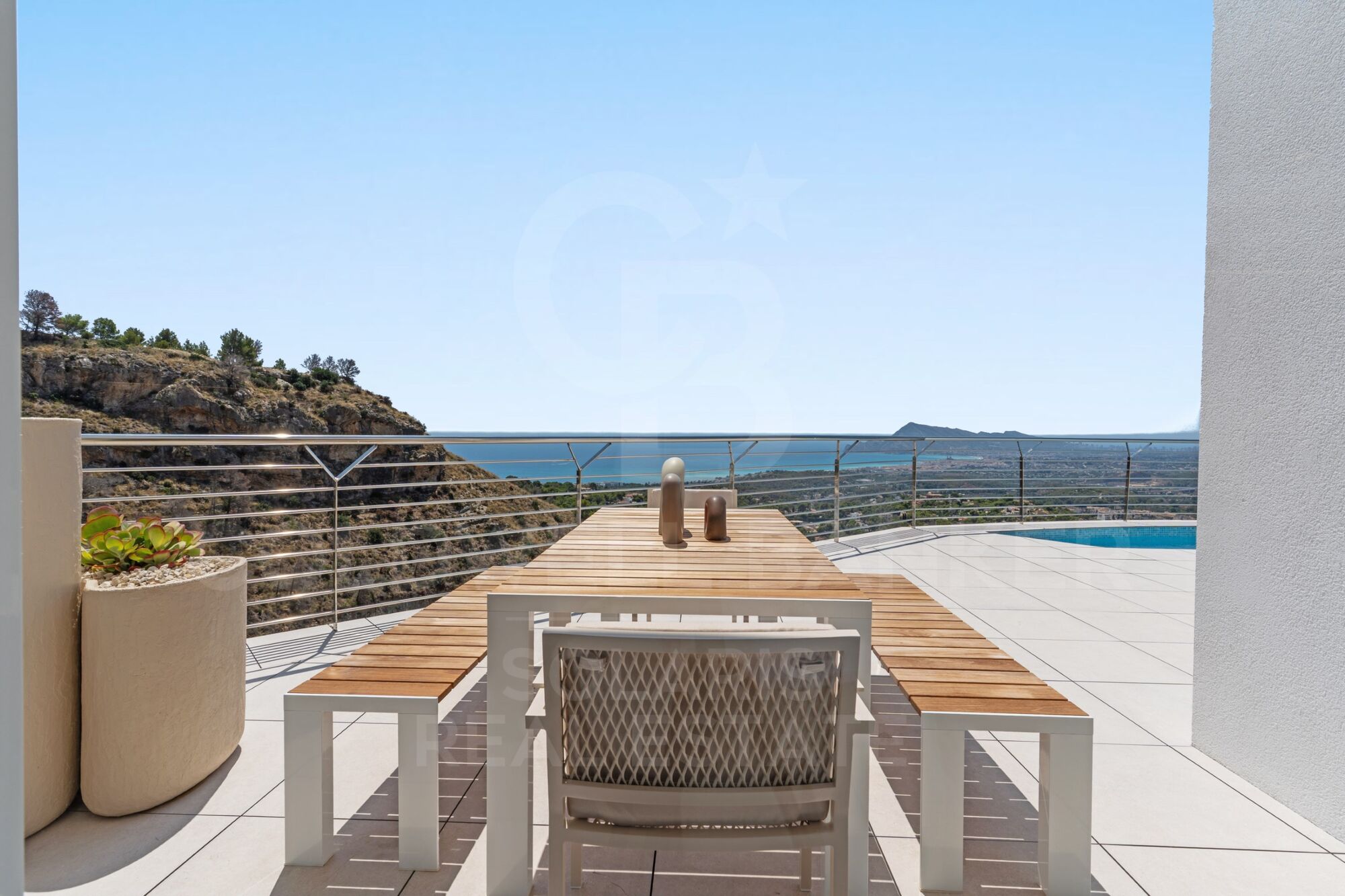 Blanc Altea 19: helle Architektur mit mediterraner Seele