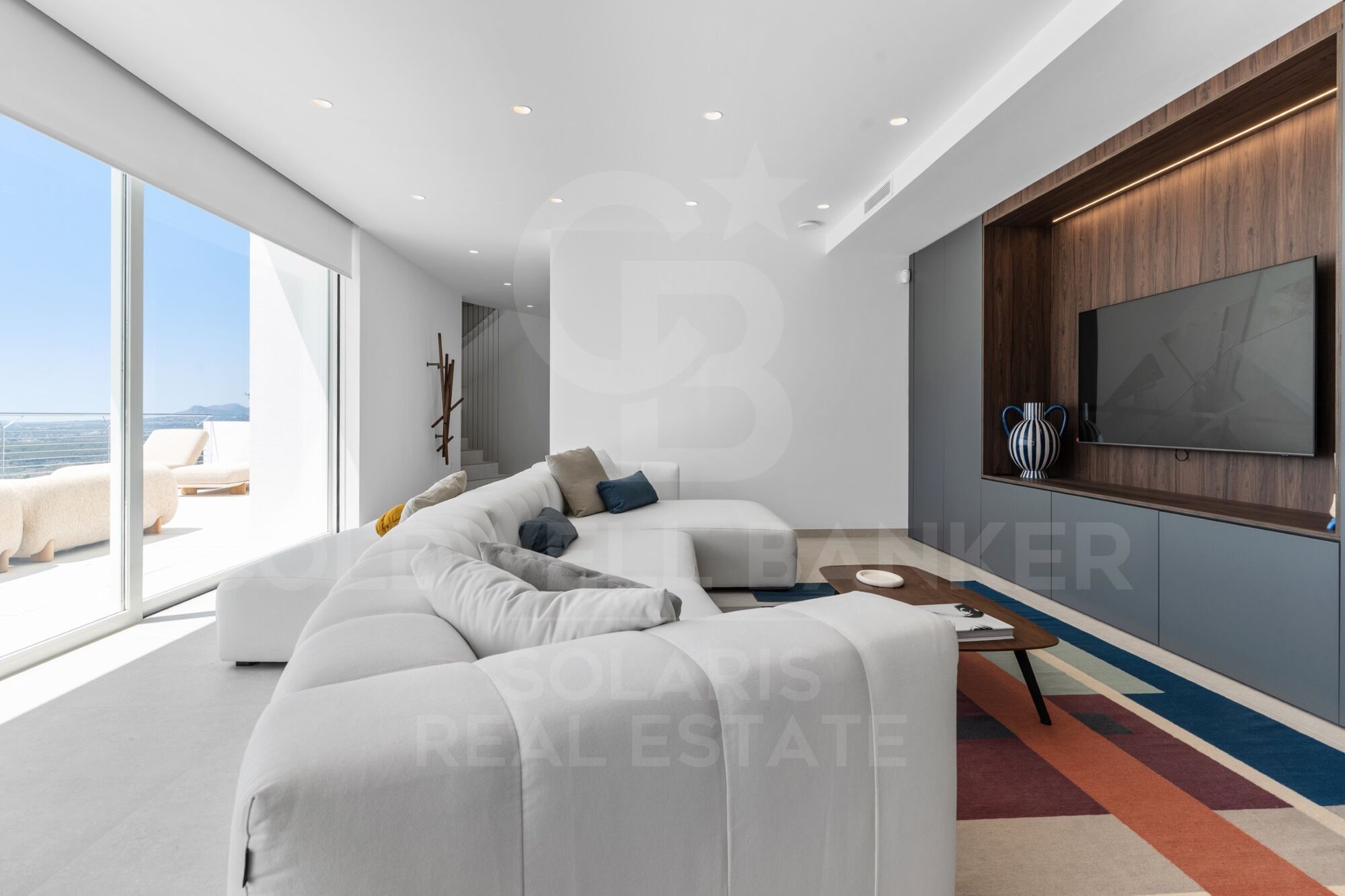 Blanc Altea 19 : une architecture lumineuse à l'âme méditerranéenne