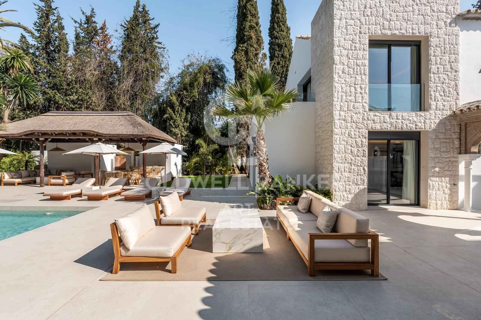Villa elegante que fusiona tradición y modernidad en Las Brisas, Nueva Andalucía, Marbella