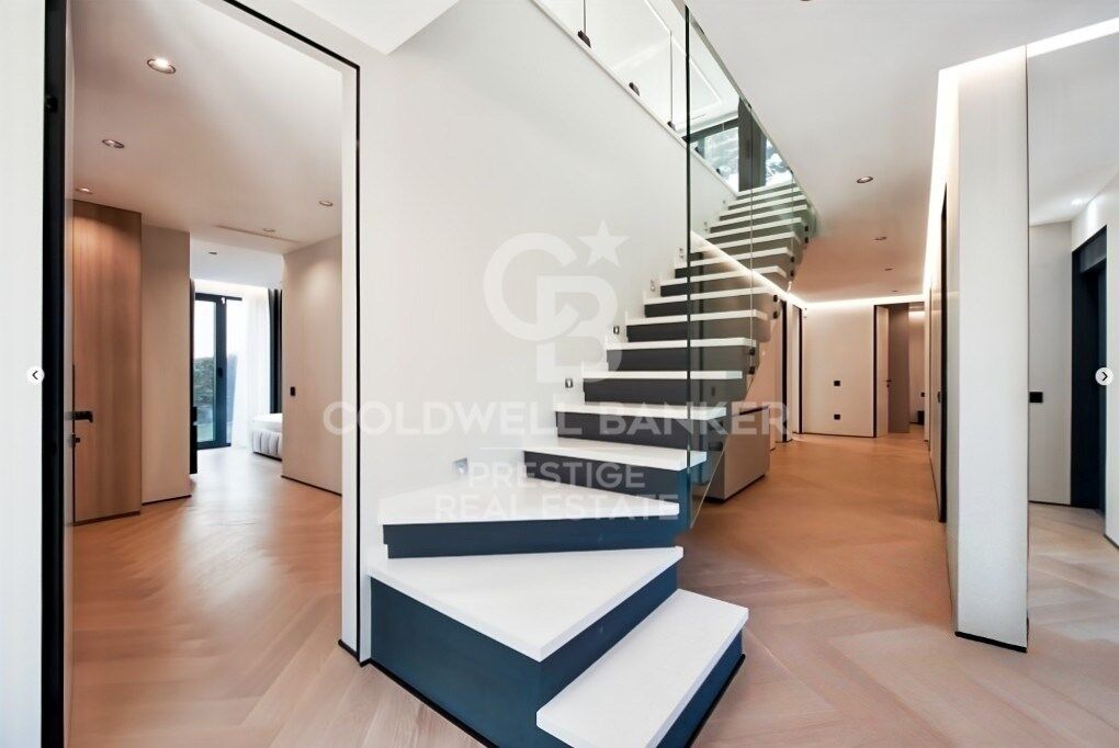 Moderna villa de lujo en Castelldefels, Barcelona