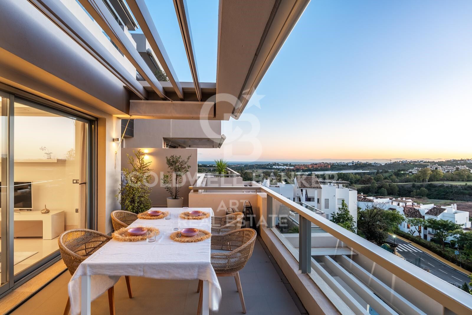 Impeccable 3-bedroom apartment with sea & mountain views in Los Arrayanes Golf