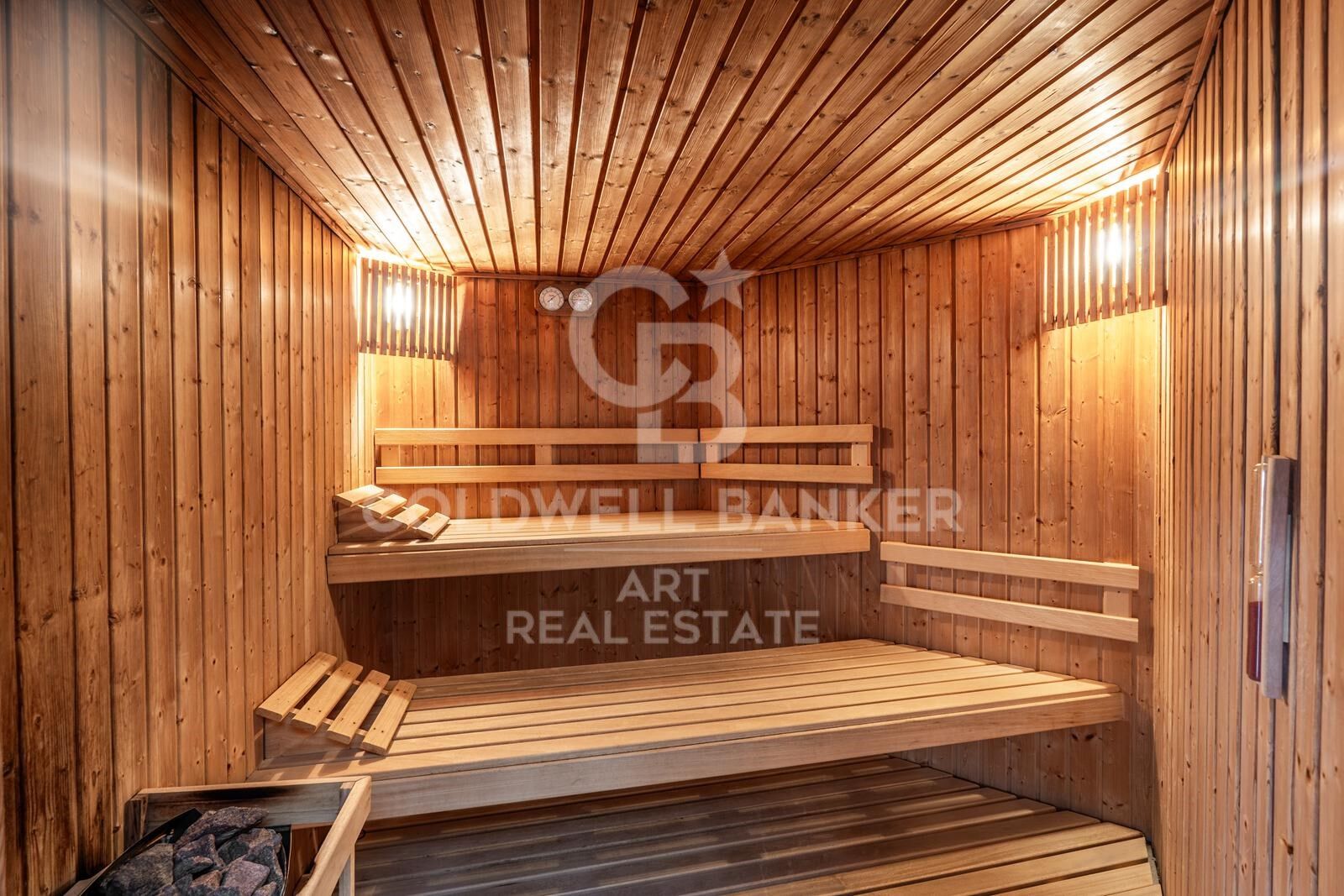 Impeccable 3-bedroom apartment with sea & mountain views in Los Arrayanes Golf